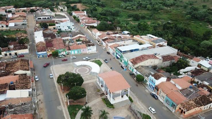 Chapada: Três pessoas são baleadas em feira livre de Utinga