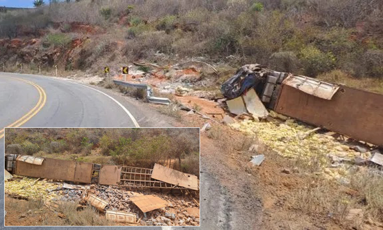 Carreta carregada de alimentos capota e motorista é socorrido por populares em Maracás da região sudoeste