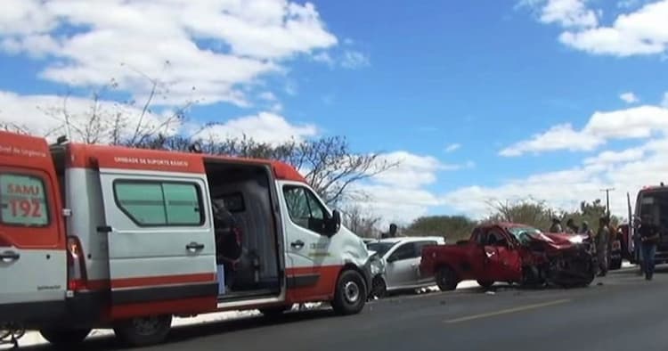 Chapada: Condutor morre e três ficam feridos em batida em trecho da Estrada do Feijão